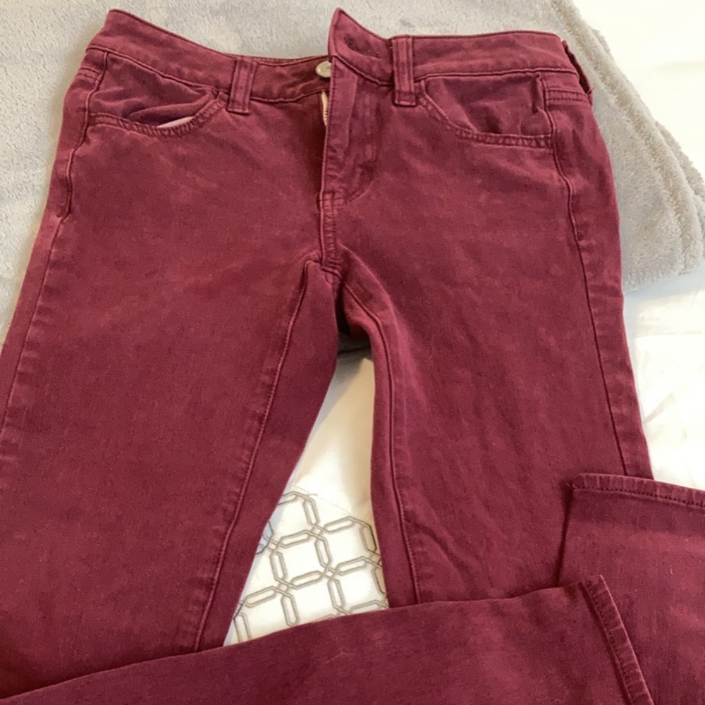*****Burgundy / Maroon American Eagle sz 0 jeans***** like new!